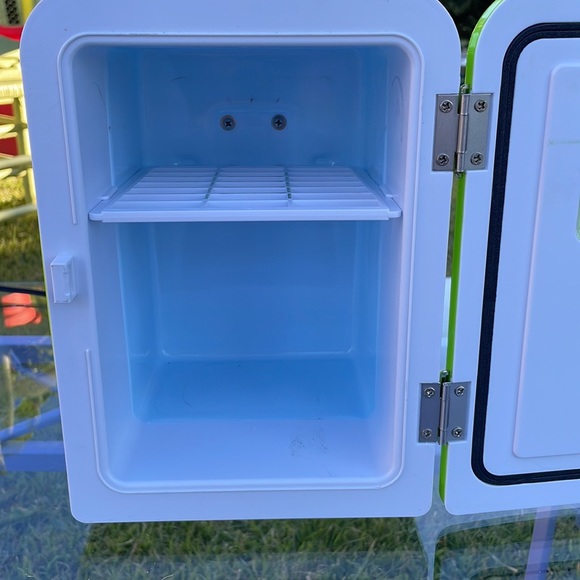 Mini fridge - Picture 3 of 5